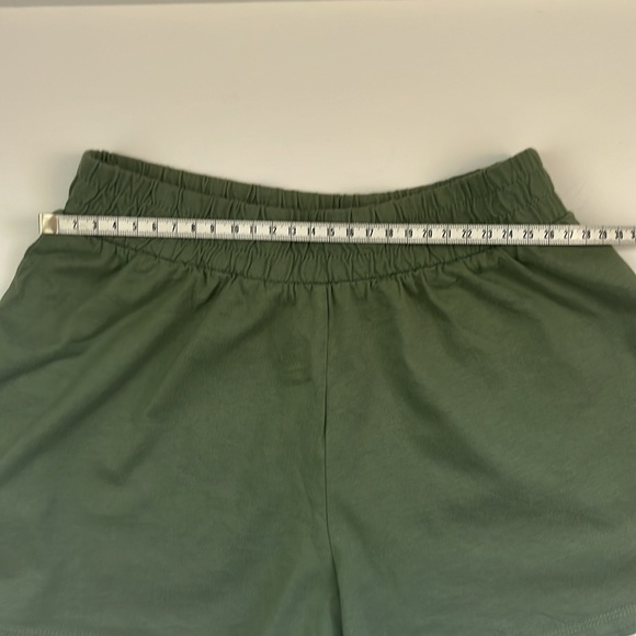 3/$20 😀  GAP KIDS Shorts - Khaki Green Size Small - Picture 4 of 10